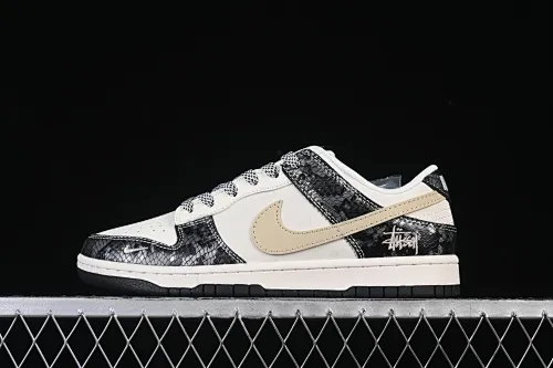 All categories Nk SB Dunk Series Nk SB Dunk Low High-end customized low-top sneakers Nike SB Dunk Low Stusi co-branded Black Scale Anniversary high-end customized low-top casual sneakers XS6089-636